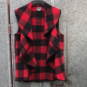 Checkered vest/cardigan